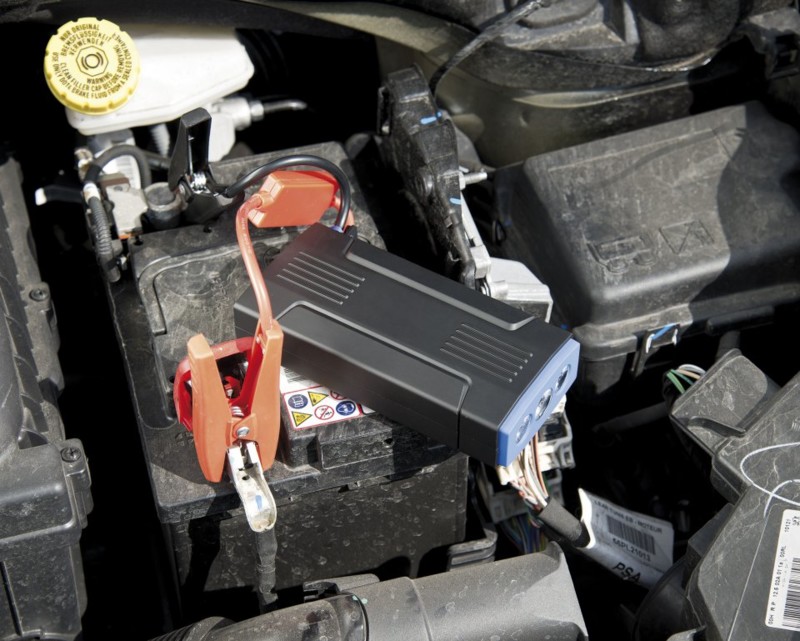 Batterie d'appoint 5 en 1 (12A) avec fonction démarreur de secours pour  voiture